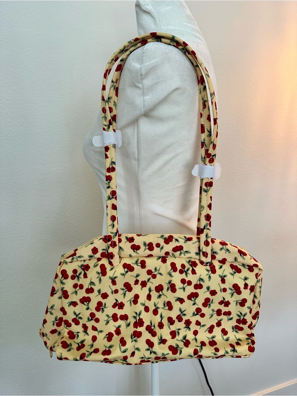 BAGGU Nylon Bowler Bag Cherry Land Shoulder Bag - Picture 5 of 6